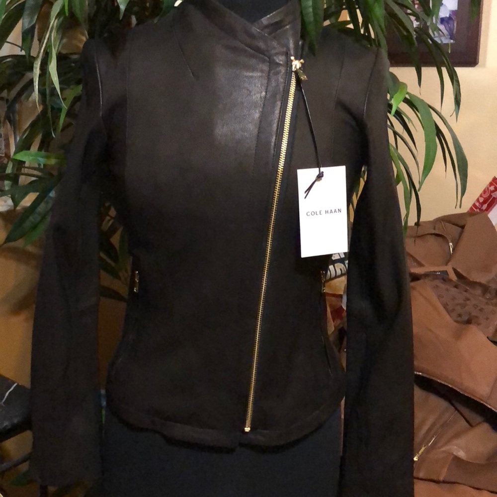 ๐ HOST PICK ๐COLE HAAN LEATHER JACKET - Picture 2 of 8